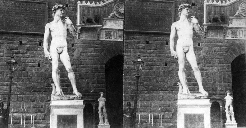 Michelangelo Dávid szobrának másolata a régi városháza, a Palazzo Vecchio bejáratánál.