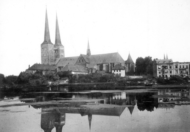 a Dóm a Mühlenteich felől nézve. A felvétel 1893 előtt készült.