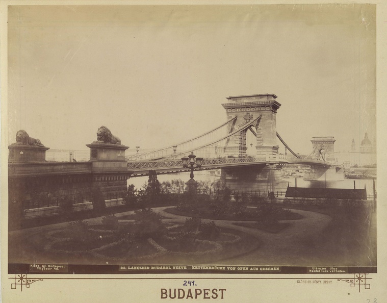 "A Lánchíd panorámaképe a Duna budai oldaláról nézve. A felvétel 1890 után készült." A kép forrását kérjük így adja meg: Fortepan / Budapest Főváros Levéltára. Levéltári jelzet: HU.BFL.XV.19.d.1.08.044