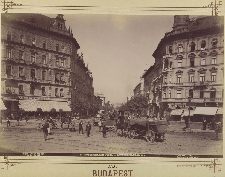 "A Rottenbiller utca és Baross tér kereszteződésében. A felvétel 1890 után készült." A kép forrását kérjük így adja meg: Fortepan / Budapest Főváros Levéltára. Levéltári jelzet: HU.BFL.XV.19.d.1.08.046