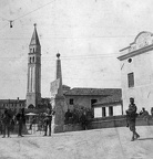 az Osztrák-Magyar Monarchia katonái, a Piave folyó közelében húzódó olasz front mögött, 1918 nyarán. A háttérben a Keresztelő Szent János templom harangtornya.