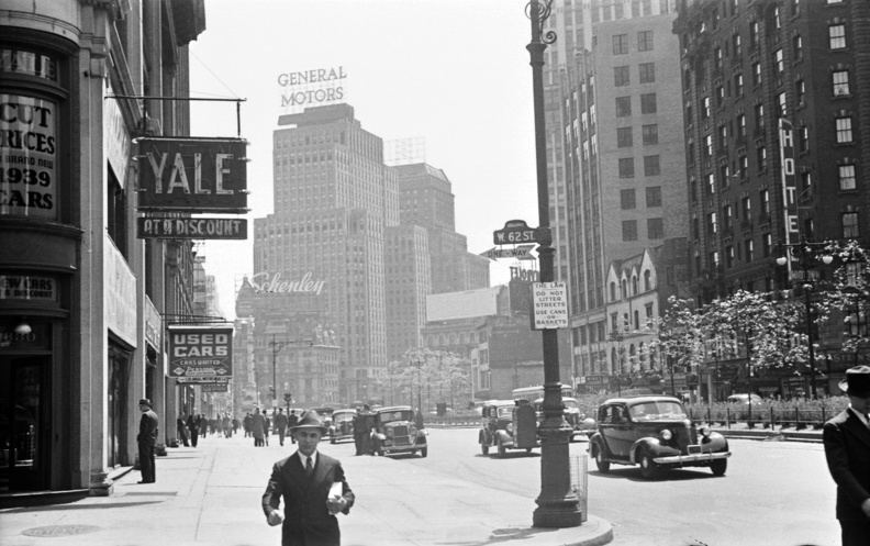 a Broadway és a nyugati 62. utca sarka, a fotós a Columbus circle felé néz.