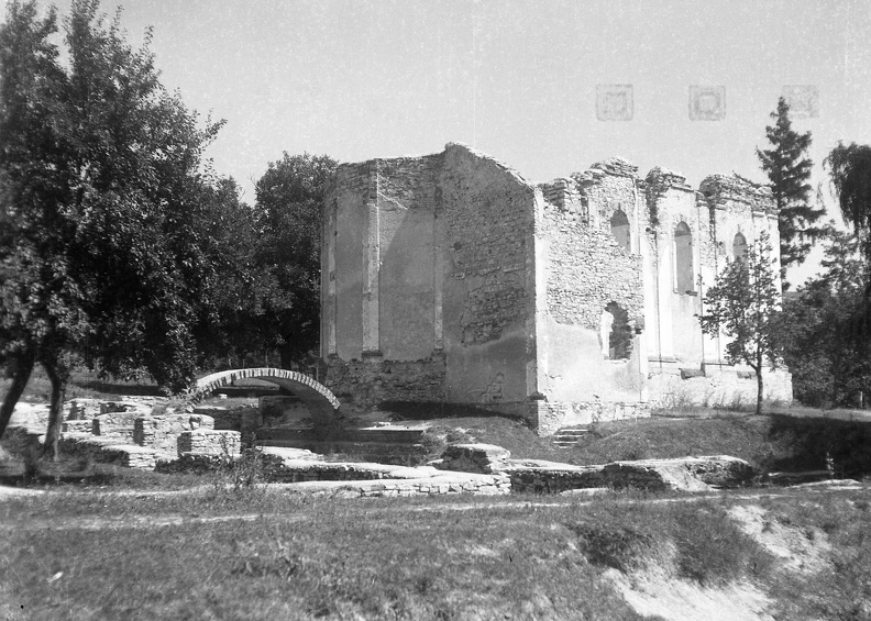 Veszprémvölgyi apácakolostor és Jezsuita templom romjai.