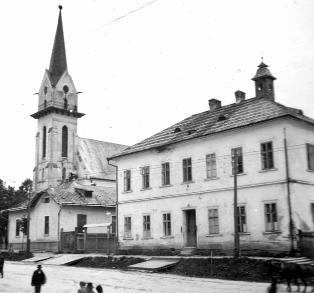 Szent Anna-templom és iskolaépület.