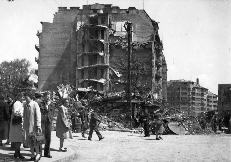 Margit körút - Keleti Károly utca sarok, a felrobbant Regent-ház.