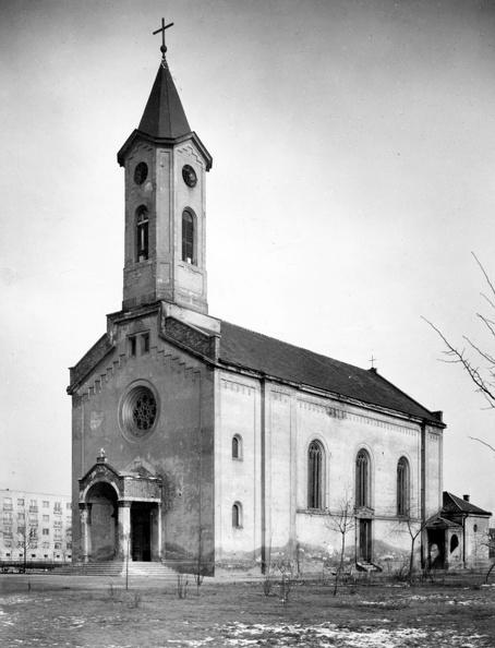 Csepel, Szent Imre (Tanácsház) tér, Kisboldogasszony római katolikus templom.