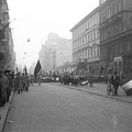 Kossuth Lajos utca az Astoria felé nézve. 1956. október 25-e délután, "véres-zászlós" tüntetés.