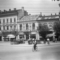 Fő tér, baloldalon a Rucska-ház, ma Magyar konzulátus.