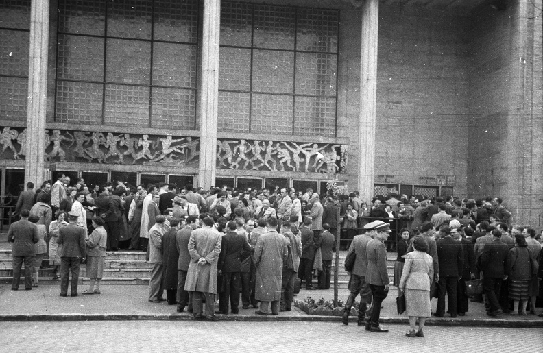 Istvánmezei út 3-5., Nemzeti Sportcsarnok. Az 1956. május 18-án tartott budapesti pártaktíva ülés résztvevői.