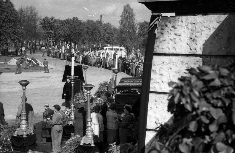Budapest VIII. Fiumei úti Nemzeti Sírkert (Kerepesi temető), Kállai Éva temetése 1957. április 18-án.