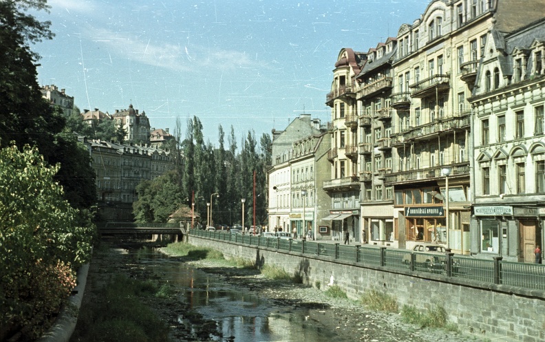 Tepla folyó, jobb szélen a Chebská ulice (mára lebontott) házai.