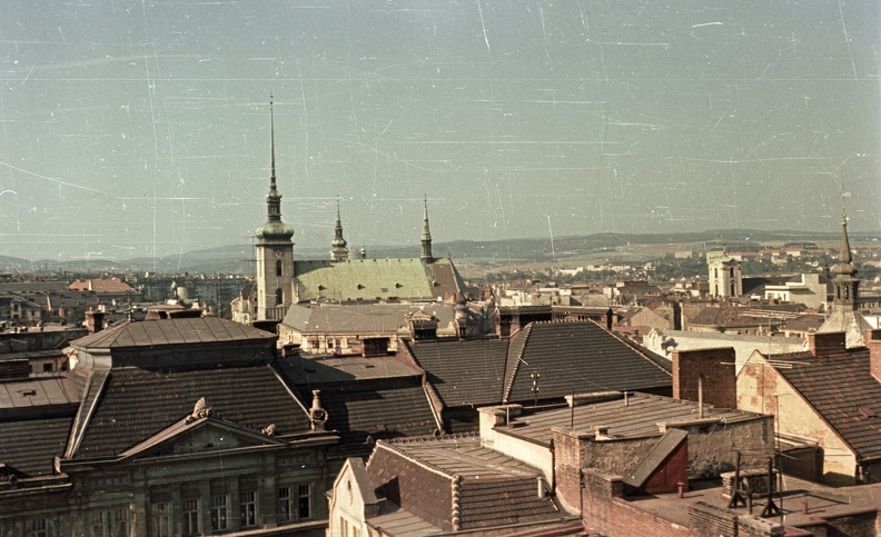 látkép a régi városháza tornyából, középen a Szent Jakab-templom.