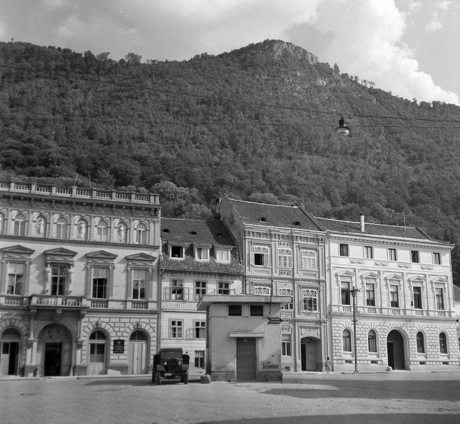 Strada Castelului 50., az egykori Continental szálloda a Cenk hegy alatt.