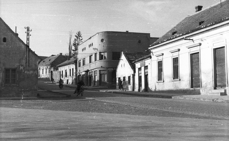 Szalasztó utca a Rákóczi tér felől nézve.