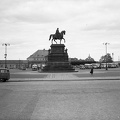 Theaterplatz, I. János szász király lovas szobra.
