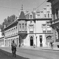 Kelemen László utca - Somogyi utca sarok a Zrínyi utcából nézve. Fekete ház.
