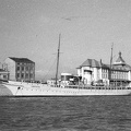 kikötő a Dunán, Libertatea yacht.