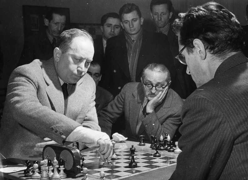 Szabó László nemzetközi nagymester, sakkolimpiai bajnok.