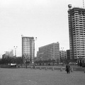 az ulica Marszalkowska a plac Defilad (Felvonulás tér) felől nézve.