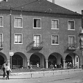 a Kossuth Lajos utca 2. számú ház a Rákóczi térről nézve. A helyén állt a Három szerecsen fogadó.