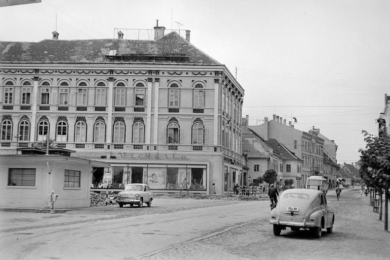az egykori Bajor utca (ma Strada 1 Decembrie 1918).