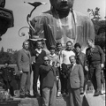 Nagy Buddha szobor, a kamerával Csőke József.