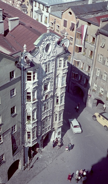 Herzog Friedrich Strasse a Helblinghaus a Várostoronyból (Stadtturm) nézve.