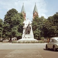 Kossuth tér, Kossuth szobor és a római katolikus székesegyház