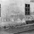 A felirat magyarul: "Lenin, ébredj, Brezsnyev megőrült"