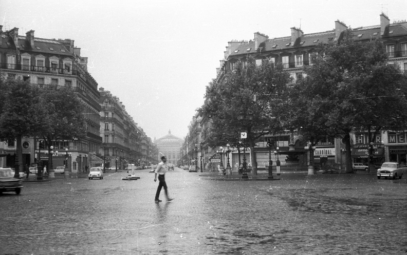 André Malraux tér, távolban az opera épülete.