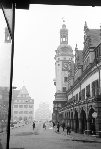 Markt, jobbra a Régi Városháza.