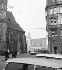 Thomaskirchhof, balra a Tamás-templom, háttérben a Régi Városháza.