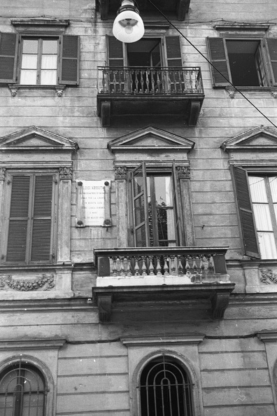 Via dei Mille 22., az emléktábla Kossuth Lajos egykori lakását jelzi.