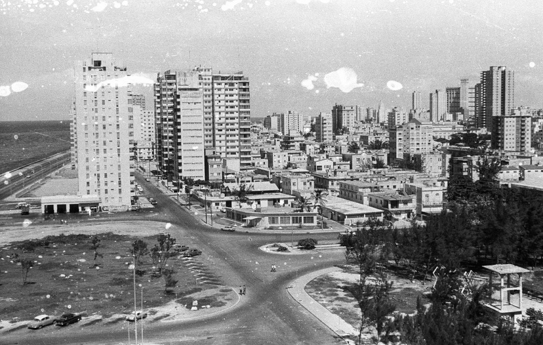 kilátás a Hotel Riviéra-ból, balra a Malecón, jobbra az Avenida Paseo eleje.