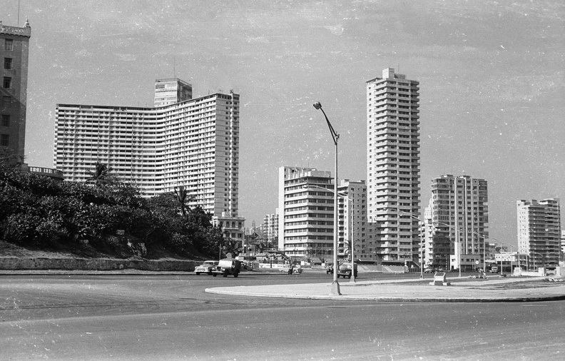 toronyházak a Malecón felől nézve, balra a FOCSA épület.