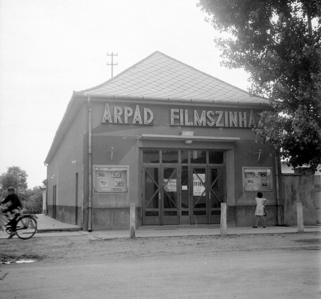 Bajcs-Zsilinszky utca, mozi.