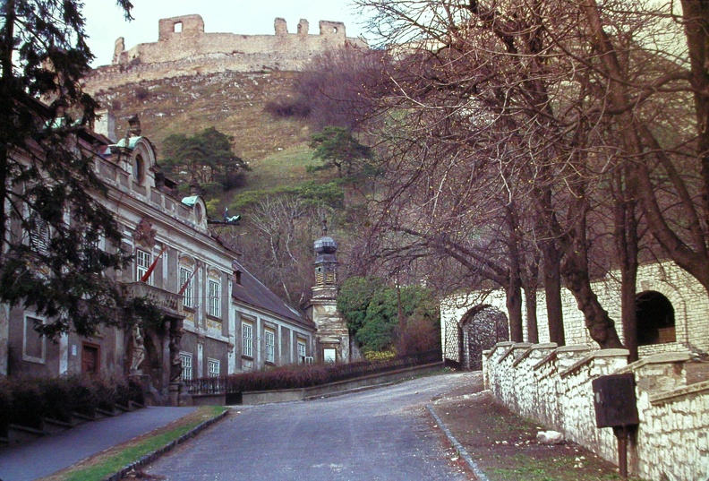 Püspöki Palota és a vár.