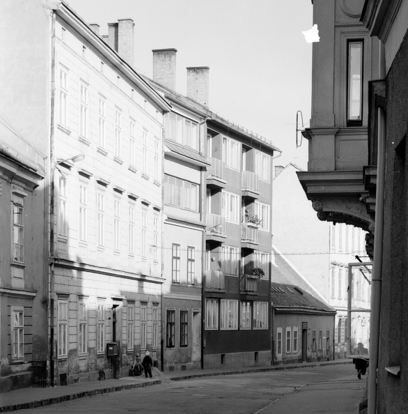 Színház utca a Petőfi tér felől nézve.