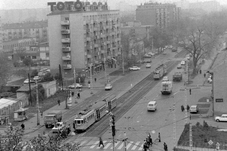 Váci út, a Dózsa György út - Dráva utca kereszteződésétől nézve.