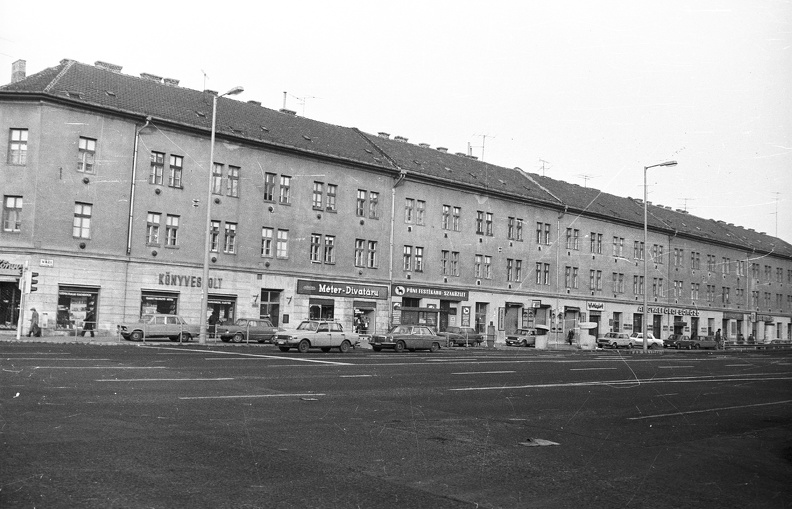 Váci út 100-108., az un. Tizenháromház munkáskolónia épülete.