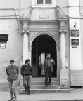 a volt piarista rendház épületének főbejárata a Farkas utca felől. Az épületet a Babes-Bolyai Tudományegyetem használta.